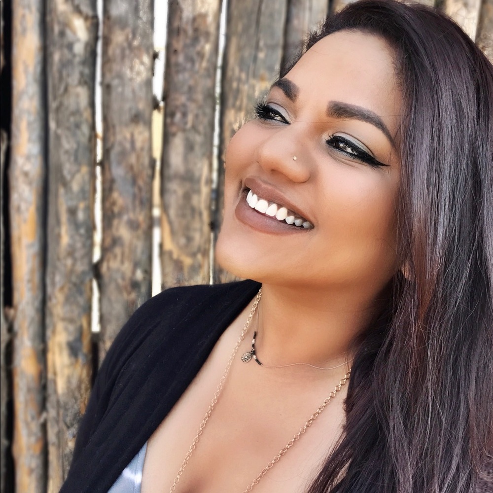 Meet your Posher, Aliya